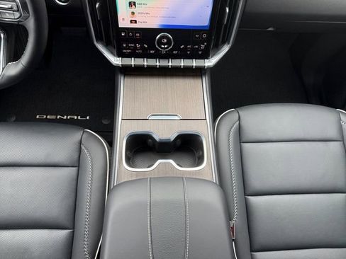 Used 2025 GMC Acadia Denali AWD/4WD image 11
