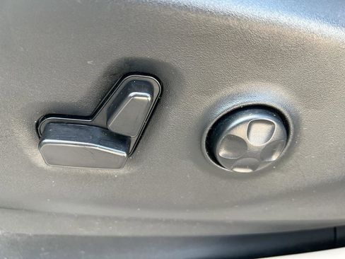 Used 2024 Chrysler Pacifica Touring-L image 20