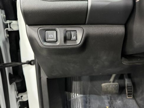 Used 2021 GMC Acadia SLE w/ Driver Convenience Package image 28