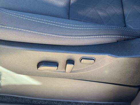 Certified 2025 Nissan Frontier SV image 16