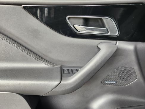Used 2019 Jaguar F-PACE Premium image 14