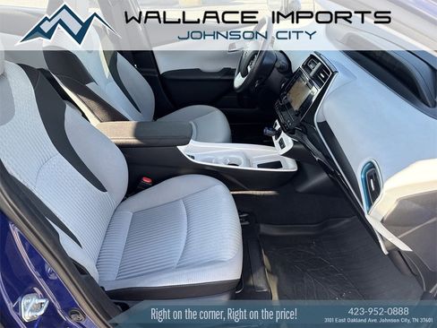 Used 2016 Toyota Prius Three w/ Advanced Technology Package image 40