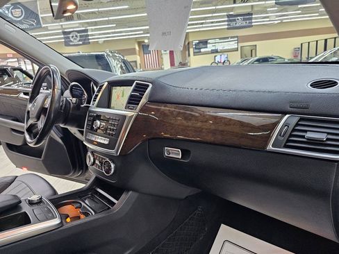 Used 2015 Mercedes-Benz GL 450 4MATIC w/ Appearance Package image 24
