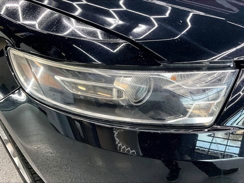 Used 2018 Ford Taurus Limited FWD image 30