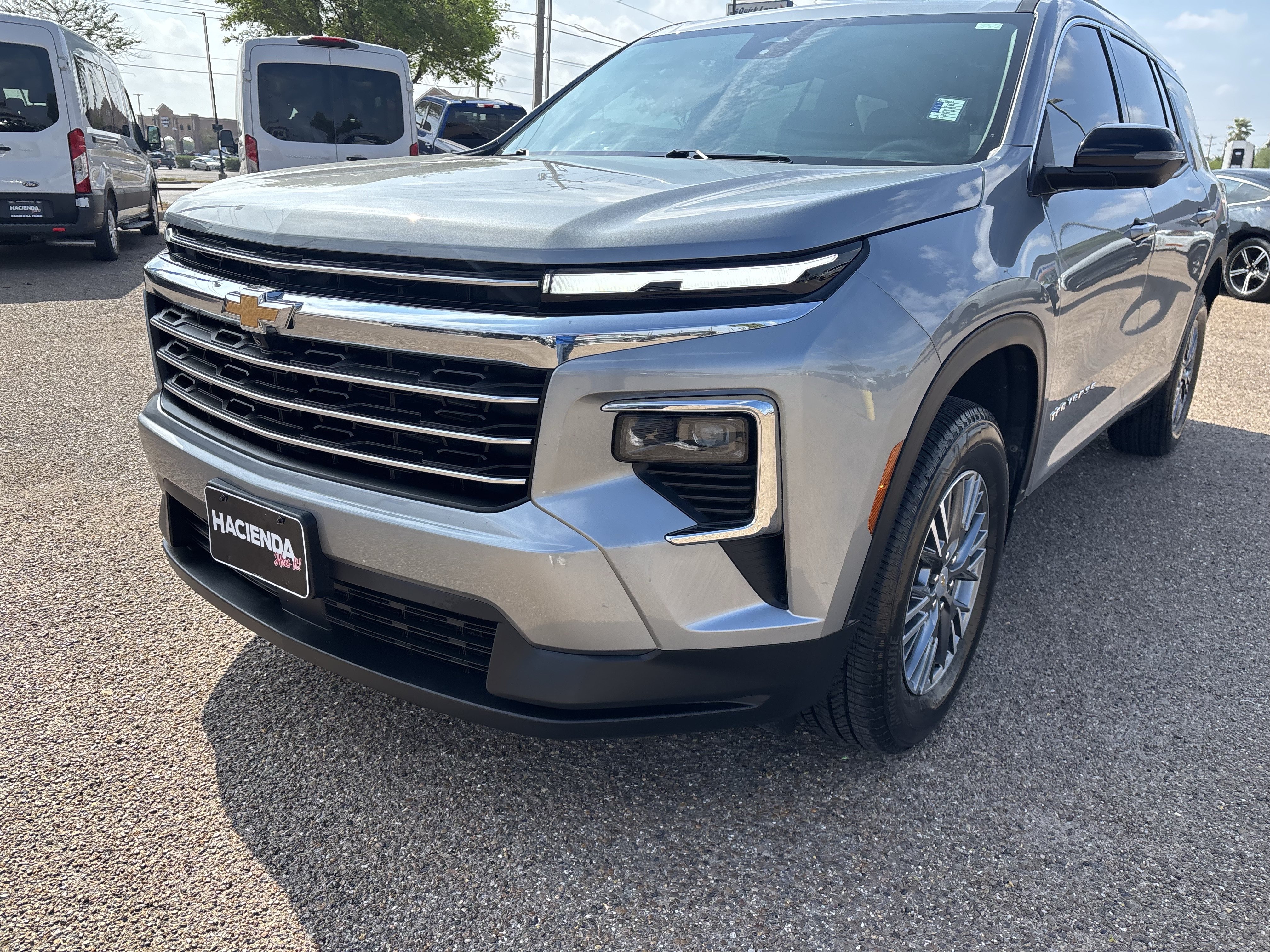 Used 2025 Chevrolet Traverse LT w/ Driver Confidence Package FWD image 7