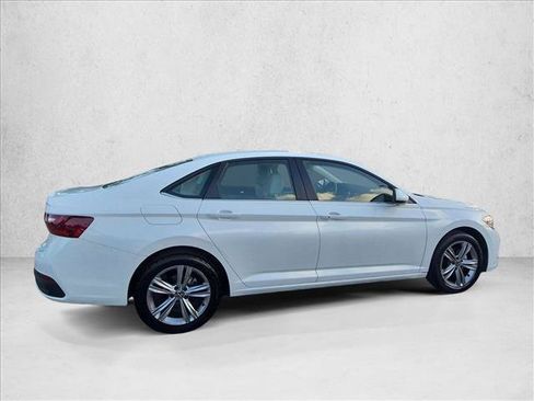 Used 2024 Volkswagen Jetta SE FWD image 4