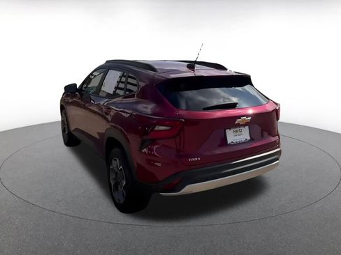 Used 2025 Chevrolet Trax LT image 11