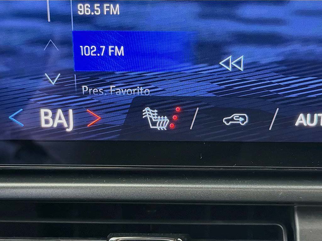 Used 2025 Chevrolet Equinox EV RS FWD image 39