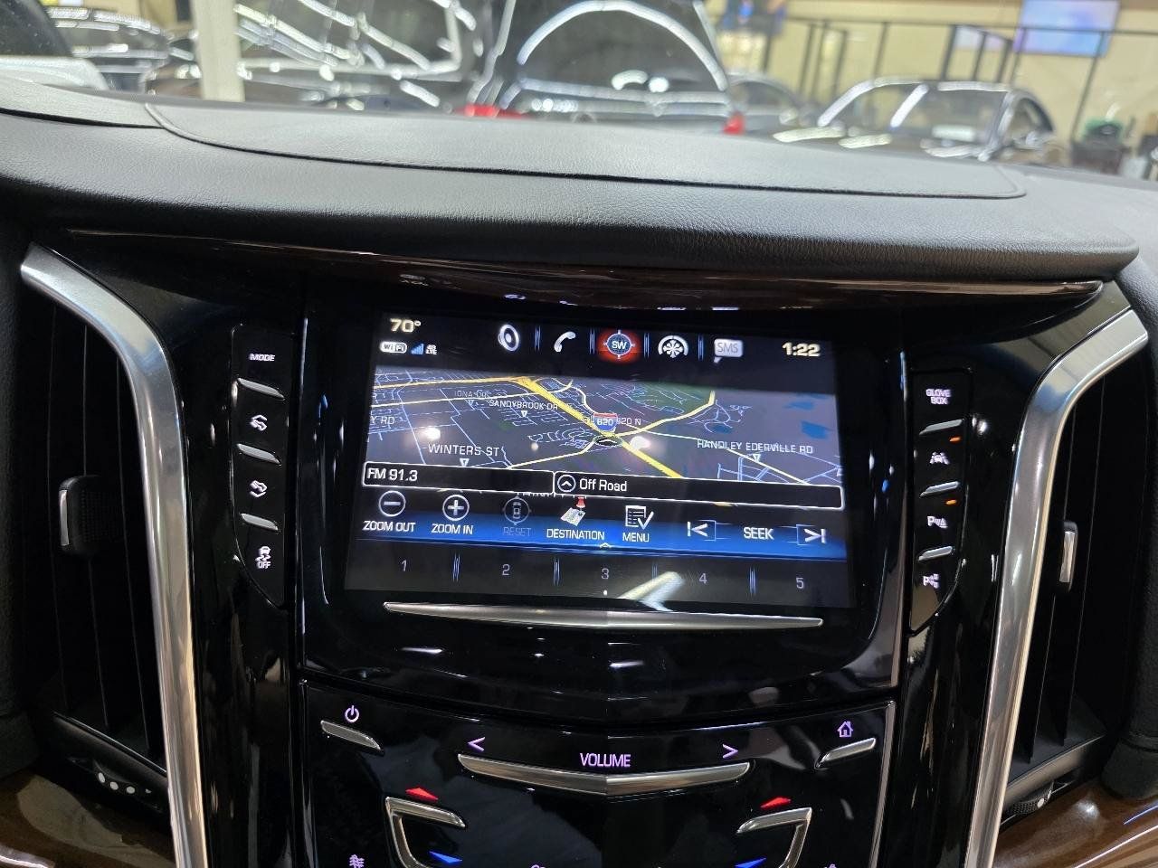 Used 2018 Cadillac Escalade ESV Luxury RWD image 34