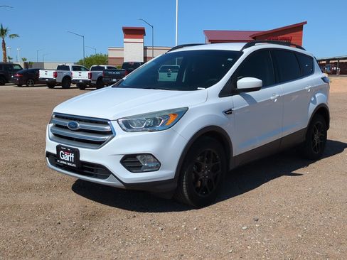 Used 2017 Ford Escape SE w/ Equipment Group 201A FWD image 7