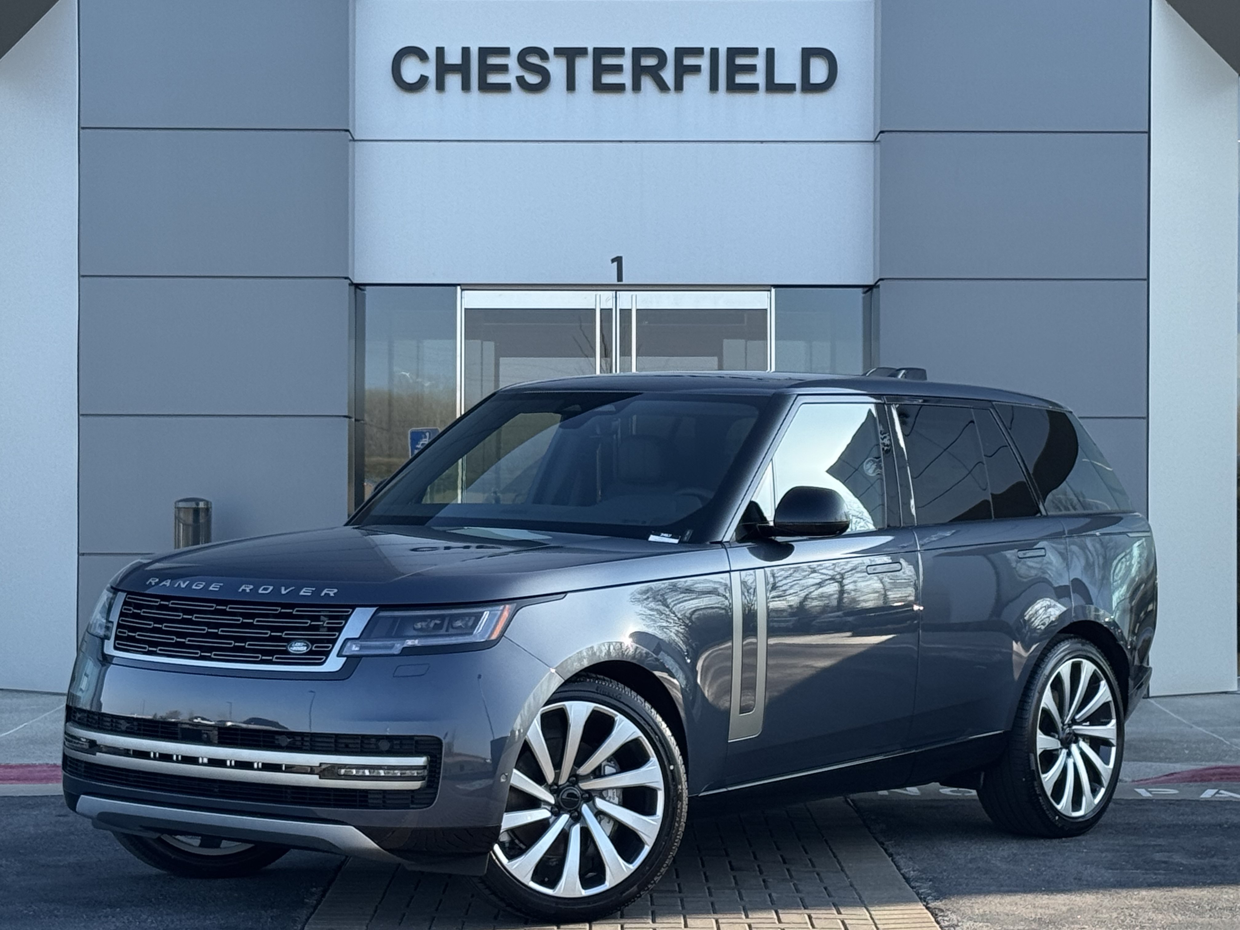 Used 2026 Land Rover Range Rover SE AWD/4WD image 1