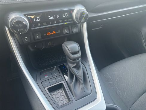 Used 2025 Toyota RAV4 XLE image 41