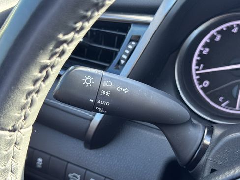 Used 2022 Toyota Camry SE image 16