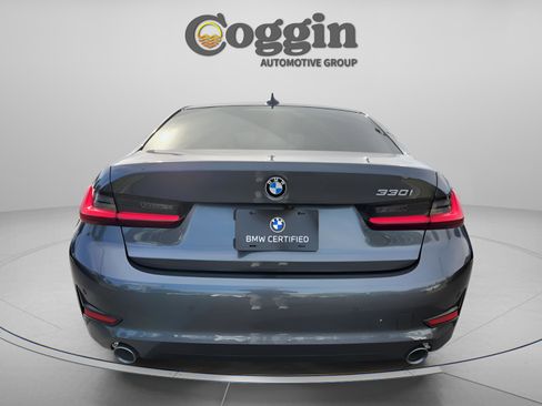 Certified 2022 BMW 330i Sedan w/ Driving Assistance Package image 4