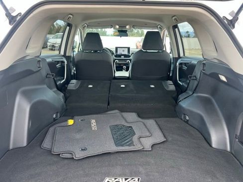 Used 2025 Toyota RAV4 XLE image 37