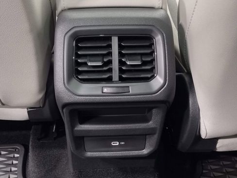 New 2025 Volkswagen Taos SE image 33