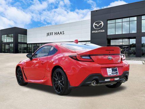 Used 2025 Toyota GR86 Premium image 2