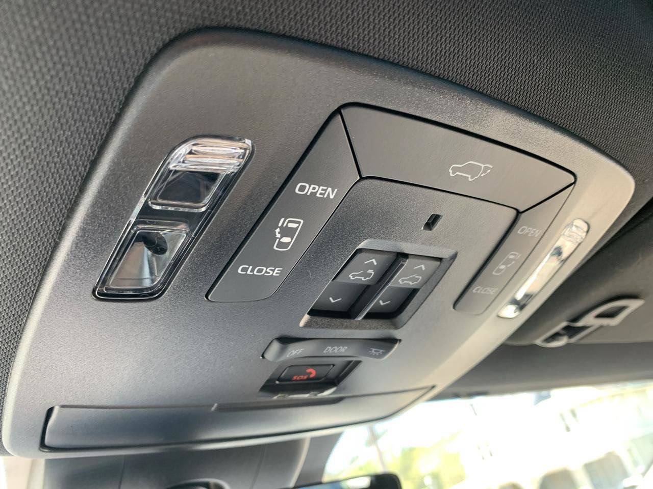 Used 2025 Toyota Sienna Platinum AWD/4WD image 20