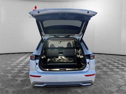 New 2026 Mitsubishi Outlander SEL image 9