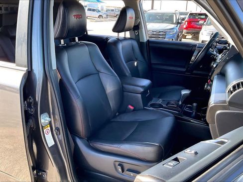Used 2018 Toyota 4Runner TRD Off-Road image 8