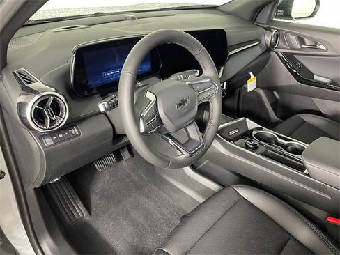 New 2026 Chevrolet Equinox LT w/ Convenience Package II image 3