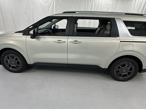 New 2026 Kia Carnival EX FWD image 6