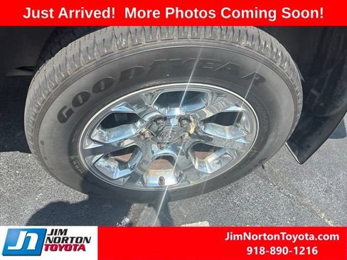 Used 2017 RAM 1500 Laramie w/ Convenience Group AWD/4WD image 11