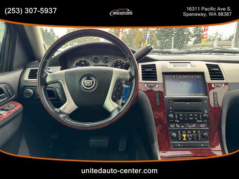 Used 2010 Cadillac Escalade Premium image 13