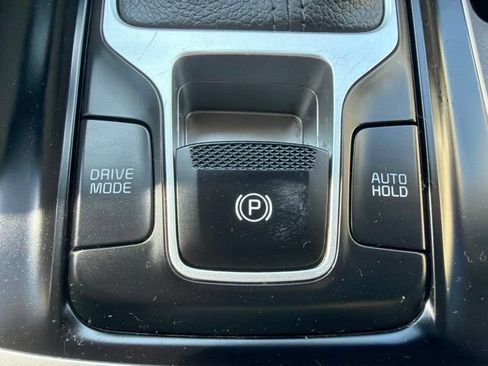 Used 2023 Kia Carnival LX FWD image 42