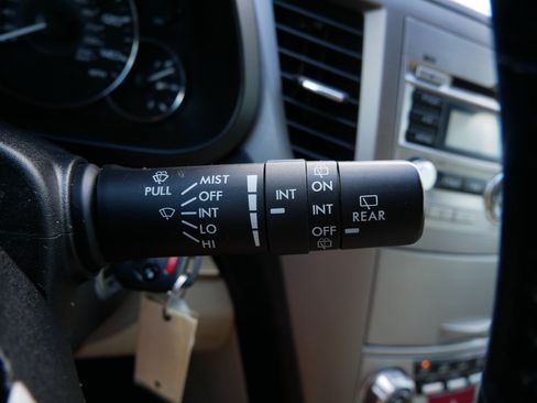 Used 2011 Subaru Outback 2.5i Premium w/ All-Weather Pkg AWD/4WD image 30