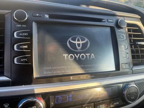 Used 2014 Toyota Highlander XLE FWD image 24