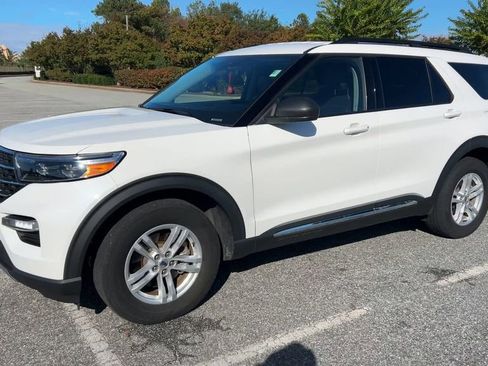 Used 2022 Ford Explorer XLT w/ Equipment Group 202A image 28