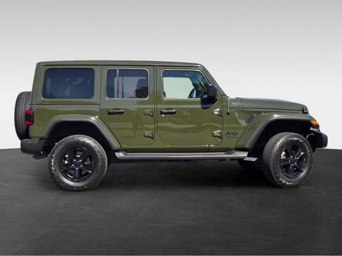 Used 2021 Jeep Wrangler Unlimited Sahara AWD/4WD image 4