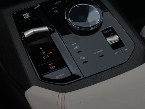 Certified 2025 BMW X3 xDrive30i w/ Premium Package image 21