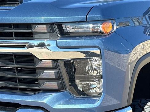 Used 2024 Chevrolet Silverado 2500 LT image 4