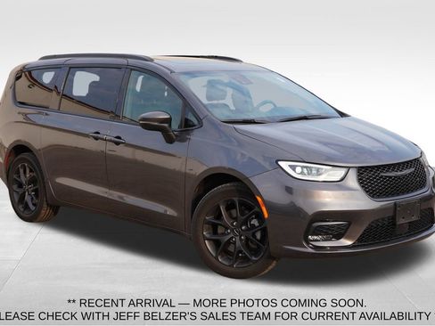 Used 2023 Chrysler Pacifica Touring-L w/ S Appearance Package AWD/4WD image 1