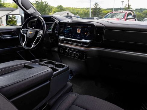 Used 2024 Chevrolet Silverado 1500 LT AWD/4WD image 32