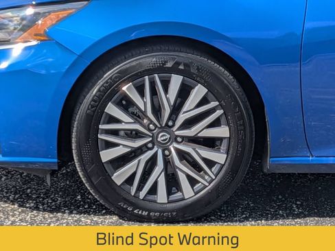 Used 2025 Nissan Altima 2.5 SV FWD image 13