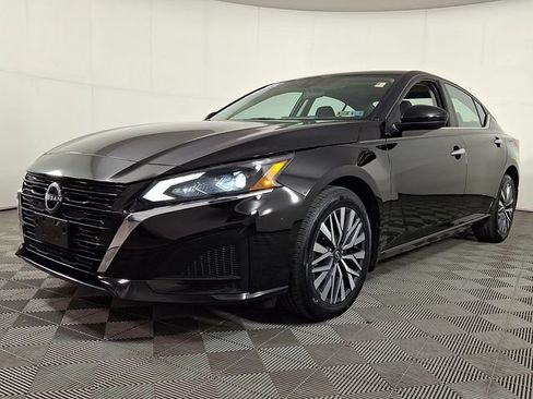 Used 2023 Nissan Altima 2.5 SV w/ SV Premium Package AWD/4WD image 6