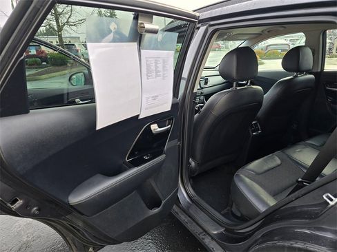 Used 2018 Kia Niro EX w/ EX Touring Graphite Edition image 9