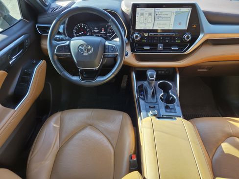 Used 2020 Toyota Highlander Platinum image 7