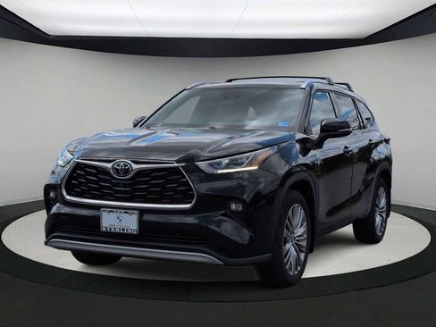 Used 2022 Toyota Highlander Platinum AWD/4WD image 4
