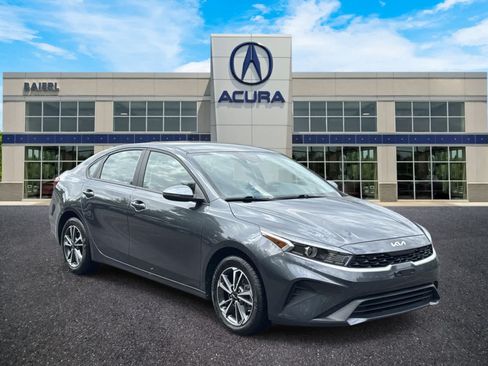 Used 2023 Kia Forte LXS w/ LXS Technology Package FWD image 7