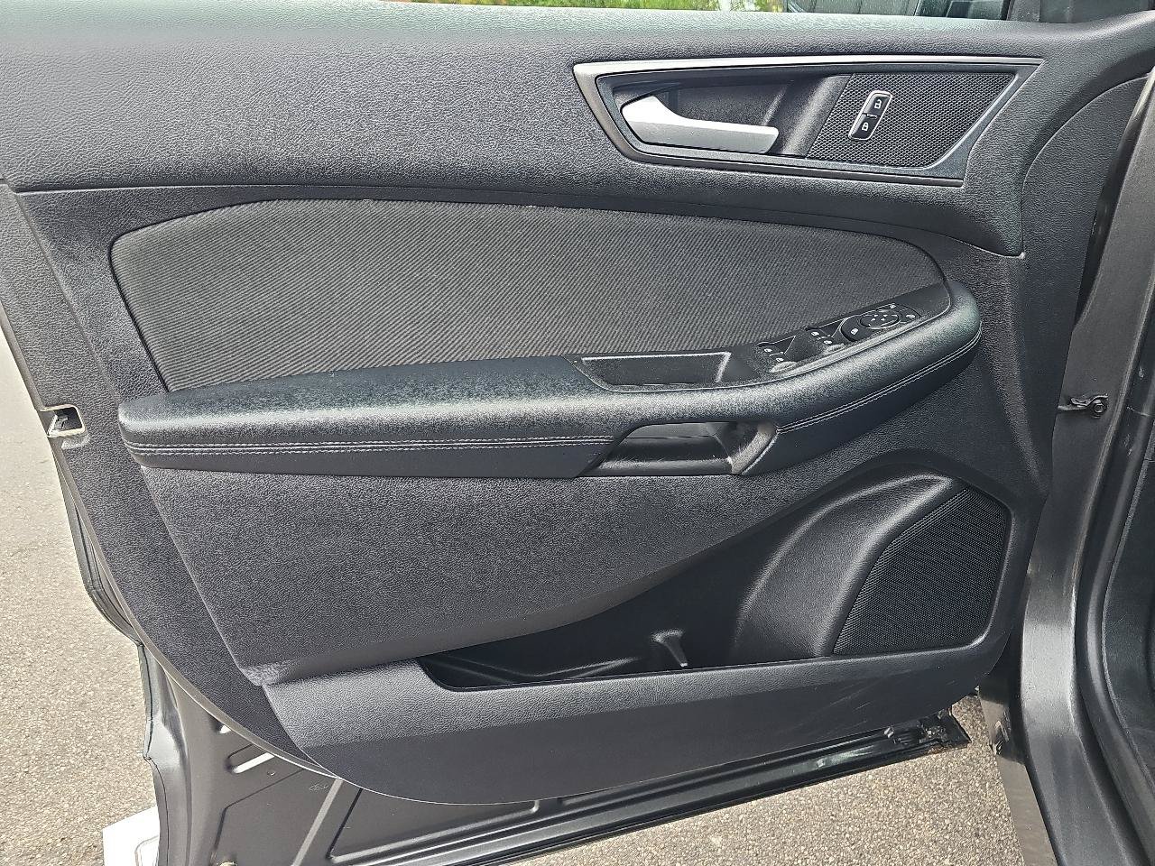 Used 2019 Ford Edge SE FWD image 10