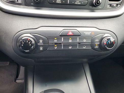 Used 2017 Kia Sorento LX image 22