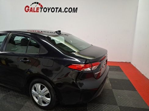 Used 2021 Toyota Corolla LE image 5