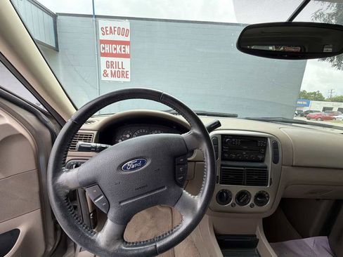 Used 2004 Ford Explorer XLT RWD image 5