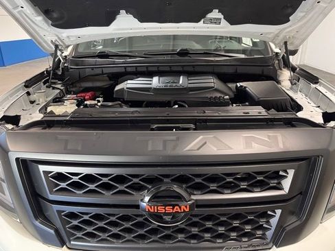 Used 2021 Nissan Titan PRO-4X w/ Pro-4x Convenience Package image 9