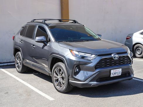 Used 2023 Toyota RAV4 XLE Premium image 3