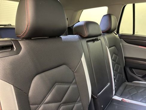 Used 2025 Volkswagen Atlas Peak Edition SE image 25